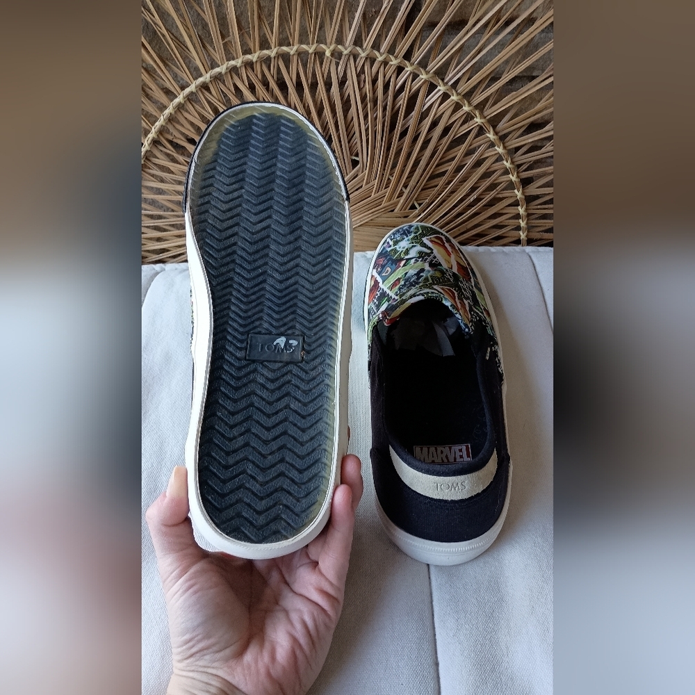 Toms Marvel Mens Black and Colorful Graphic Sneakers_12 - Picture 2 of 7